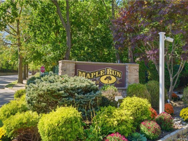  3 BR,  3.00 BTH &nbsp;Condo style home in Jericho