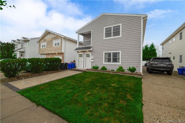  3 BR,  2.00 BTH &nbsp;Modern style home in Long Beach