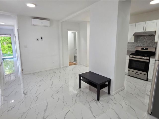  4 BR,  2.00 BTH &nbsp;Contemporary style home in Flushing