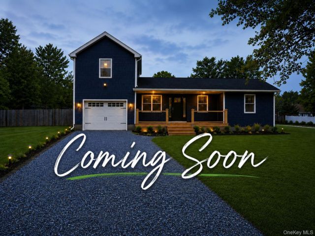  3 BR,  3.00 BTH &nbsp;Exp ranch style home in Mastic Beach