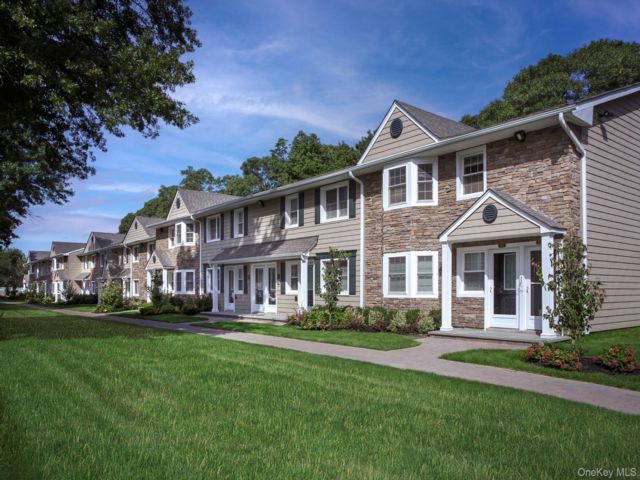 [Middle Island Real Estate, listing number 7304416]