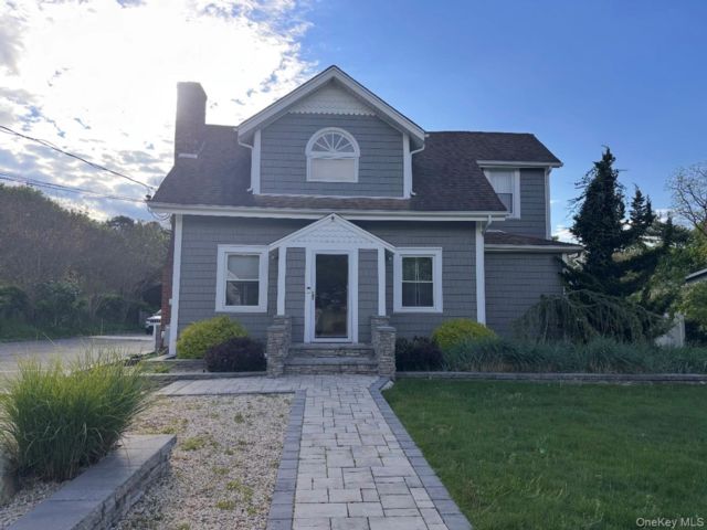  3 BR,  2.00 BTH &nbsp;Exp cape style home in Brookhaven