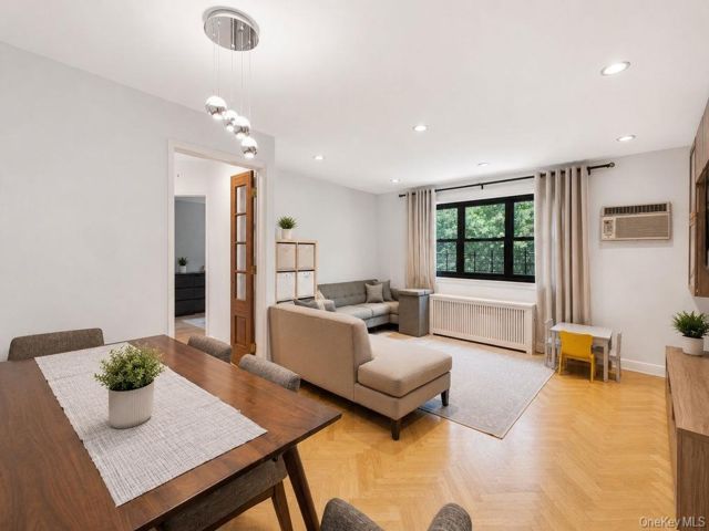[Howard Beach Real Estate, listing number 7304429]
