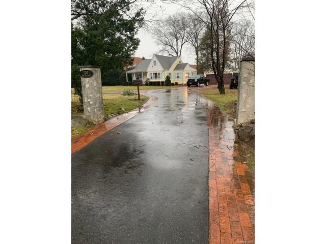  3 BR,  1.00 BTH &nbsp;House style home in Huntington Station
