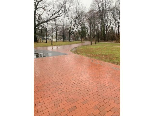 [PHOTO]