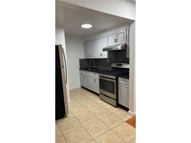  2 BR,  2.00 BTH &nbsp;Condo style home in Flushing