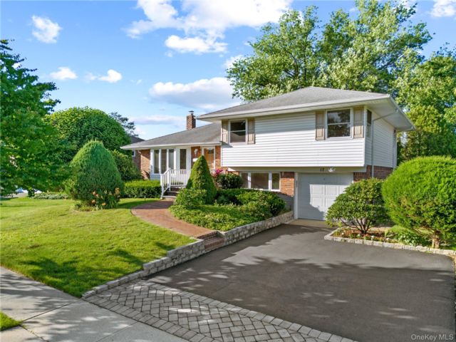  4 BR,  2.00 BTH &nbsp;Split level style home in Woodbury