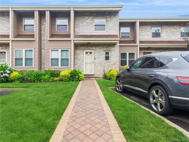  3 BR,  3.00 BTH &nbsp;Condo style home in Oceanside