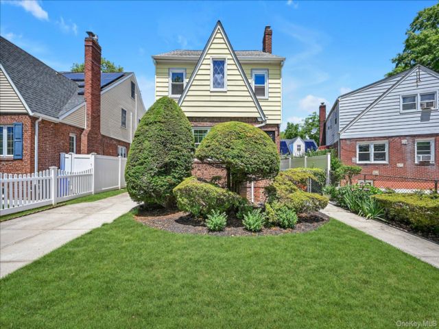 3 BR,  2.00 BTH &nbsp;Tudor style home in Bellerose Manor