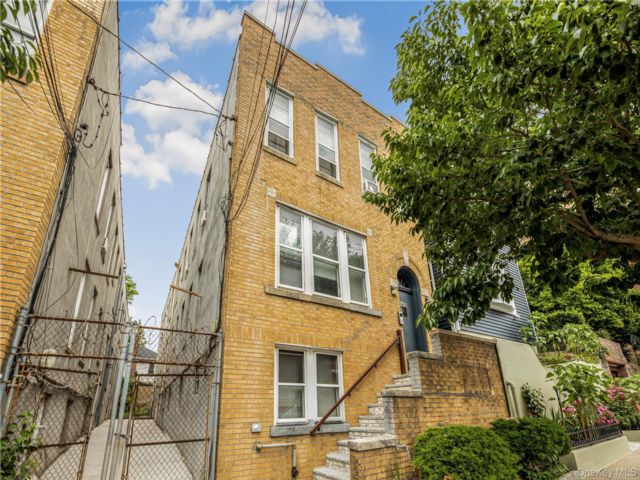[Woodlawn Real Estate, listing number 7304564]