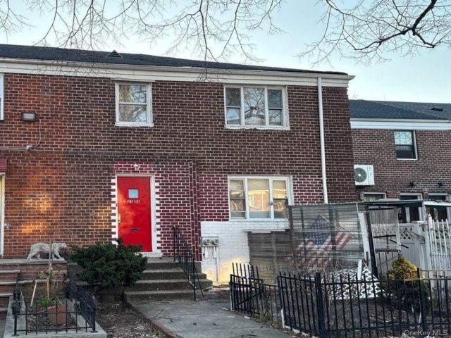  2 BR,  2.00 BTH &nbsp;Colonial style home in East Elmhurst