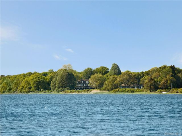 10 BR, 15.00 BTH &nbsp;Estate style home in East Hampton