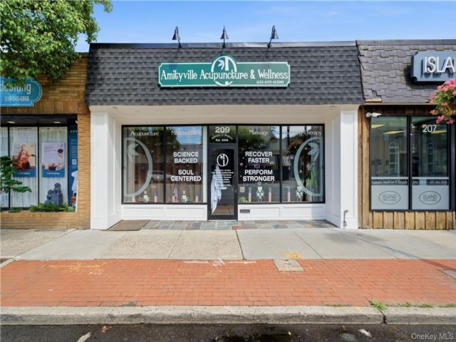 Studio,  0.00 BTH &nbsp;Commercial style home in Amityville