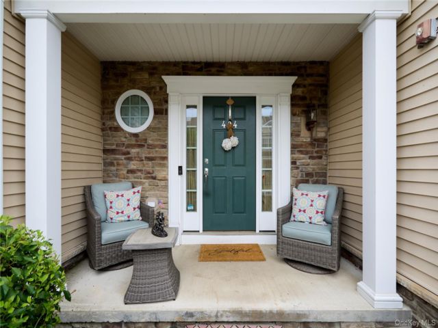  3 BR,  3.00 BTH &nbsp;Condo style home in Newburgh