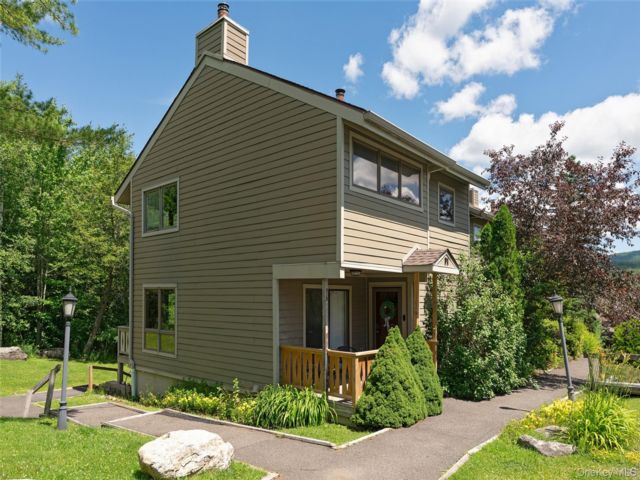  3 BR,  3.00 BTH &nbsp;Condo style home in Hunter