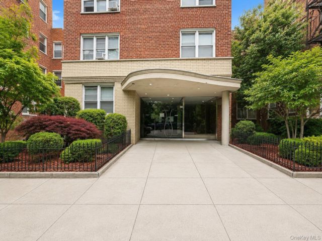 [Woodlawn Real Estate, listing number 7304772]