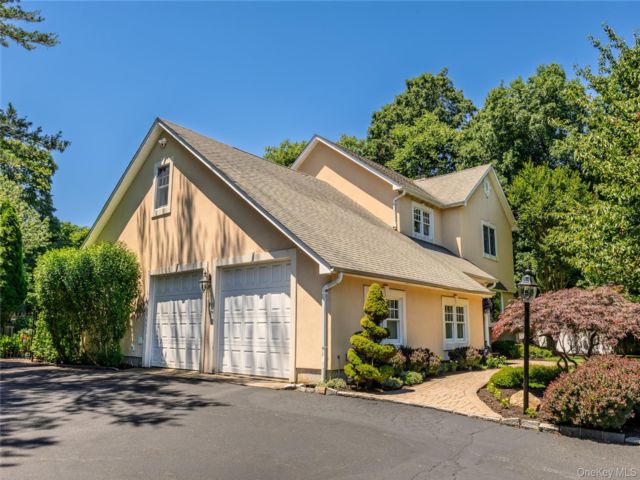  4 BR,  3.00 BTH &nbsp;Colonial style home in Port Jefferson