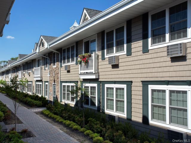  2 BR,  1.00 BTH &nbsp;Includes legal  style home in Sayville