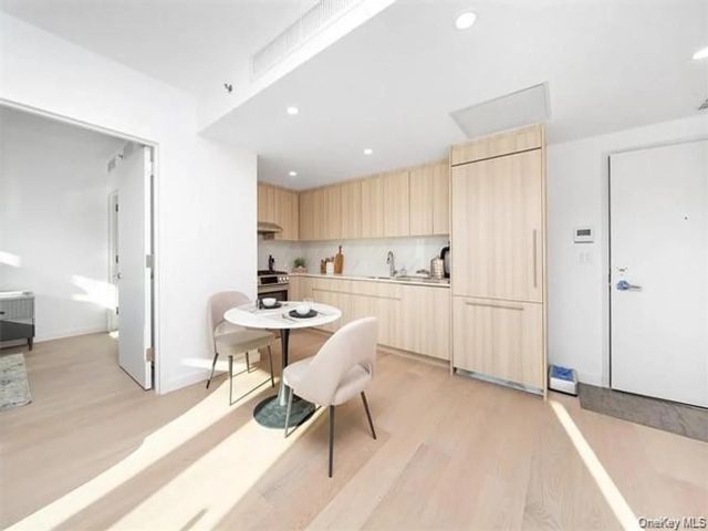  2 BR,  2.00 BTH &nbsp;Modern style home in Flushing