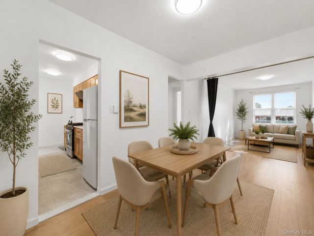  1 BR,  1.00 BTH &nbsp;Mid rise style home in Rego Park