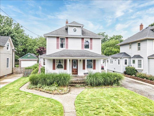  4 BR,  2.00 BTH &nbsp;Colonial style home in West Sayville