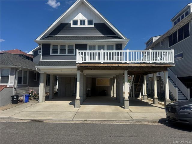  3 BR,  2.00 BTH &nbsp;A-frame style home in Long Beach