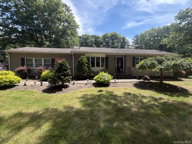  3 BR,  1.00 BTH &nbsp;Ranch style home in Ridge