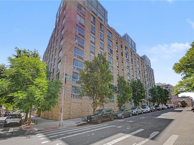  3 BR,  2.00 BTH &nbsp;High rise style home in New York (manhattan)