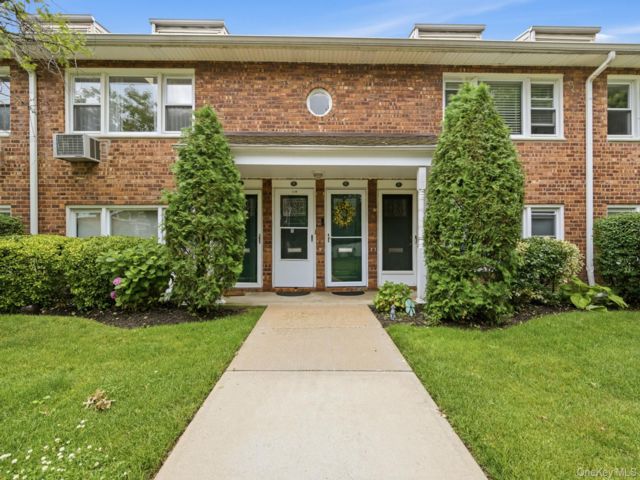  3 BR,  2.00 BTH &nbsp;Garden style home in Baldwin