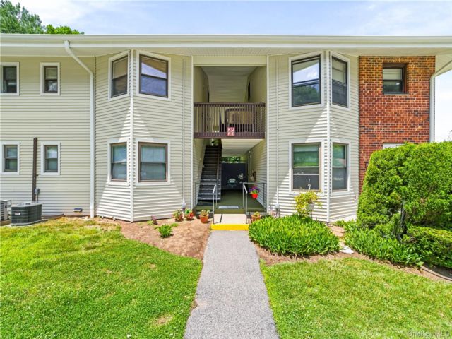 [Yorktown Heights Real Estate, listing number 7305074]