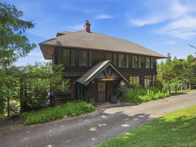  4 BR,  3.00 BTH &nbsp;Mini estate style home in Cornwall
