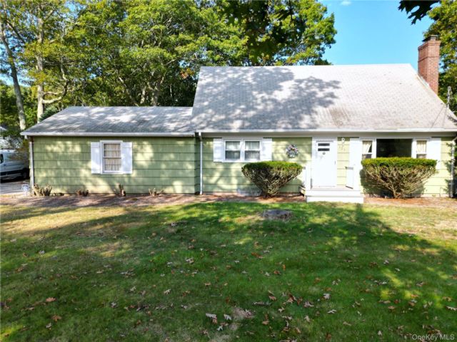  3 BR,  2.00 BTH &nbsp;Cape cod style home in Westhampton Beach