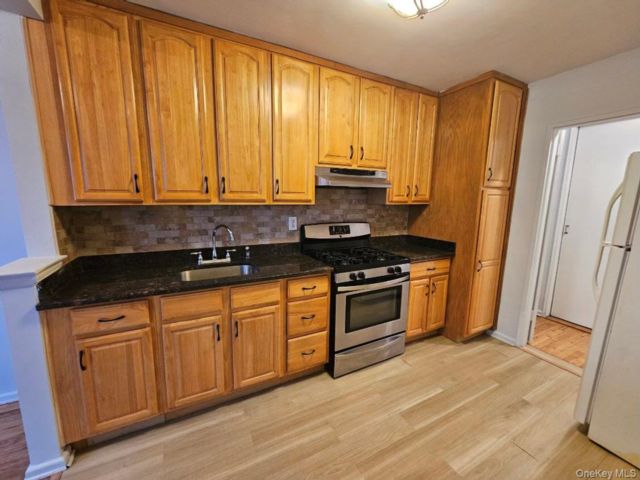  1 BR,  1.00 BTH &nbsp;Other style home in Whitestone