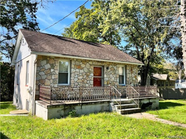  2 BR,  1.00 BTH &nbsp;Hi ranch style home in New Windsor