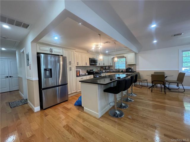  5 BR,  3.00 BTH &nbsp;Other style home in Jamaica