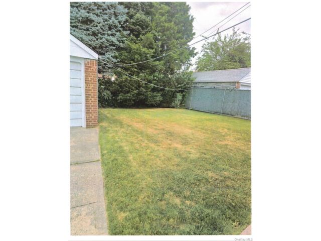  4 BR,  2.00 BTH &nbsp;Cape cod style home in Cambria Heights
