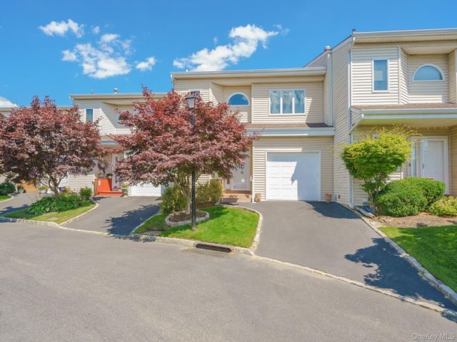  3 BR,  3.00 BTH &nbsp;Condo style home in Oceanside