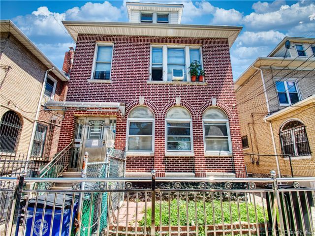  7 BR,  2.00 BTH &nbsp;House style home in Jerome Avenue