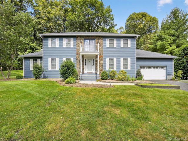  4 BR,  3.00 BTH &nbsp;Colonial style home in New Windsor