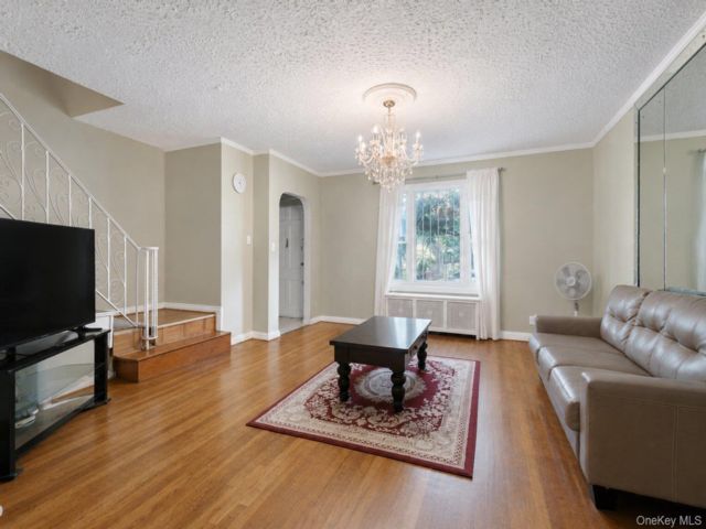  3 BR,  2.00 BTH &nbsp;House style home in Bushwick