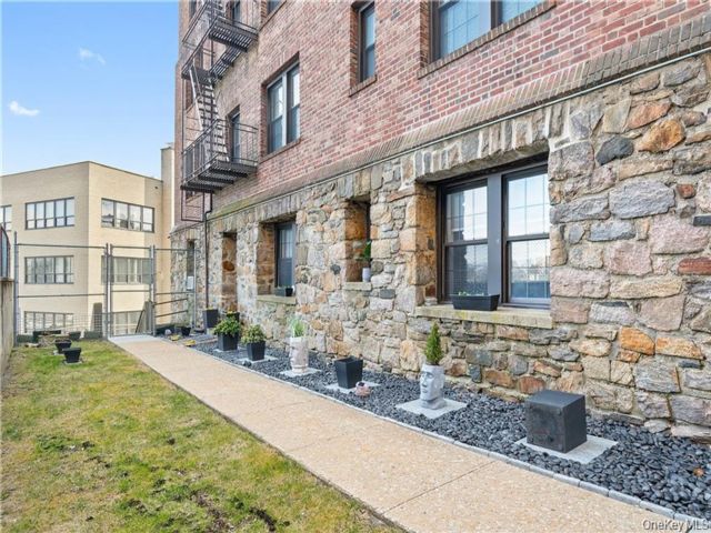 [White Plains Real Estate, listing number 7305248]