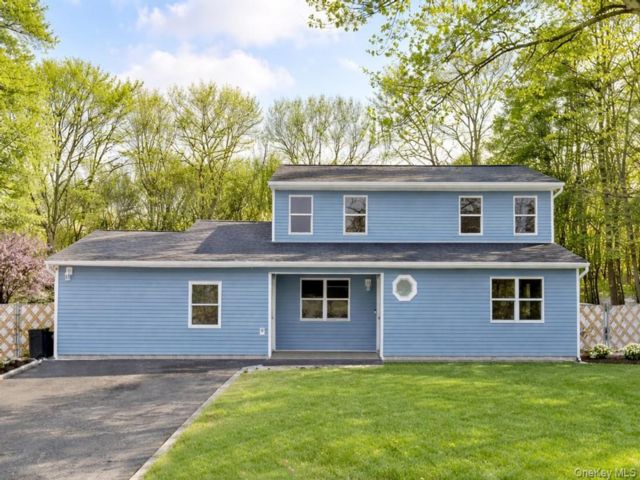  4 BR,  2.00 BTH &nbsp;Colonial style home in Port Jefferson Station