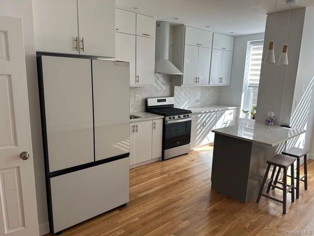  1 BR,  1.00 BTH &nbsp;Modern style home in Ridgewood