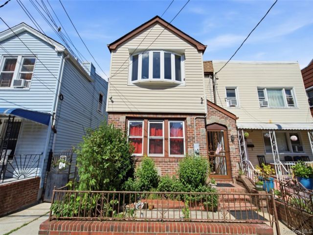  6 BR,  2.00 BTH &nbsp;House style home in Ozone Park