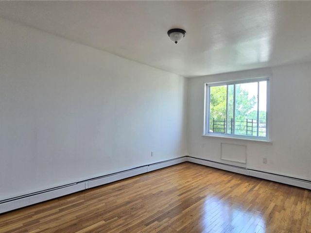 [Ozone Park Real Estate, listing number 7305342]