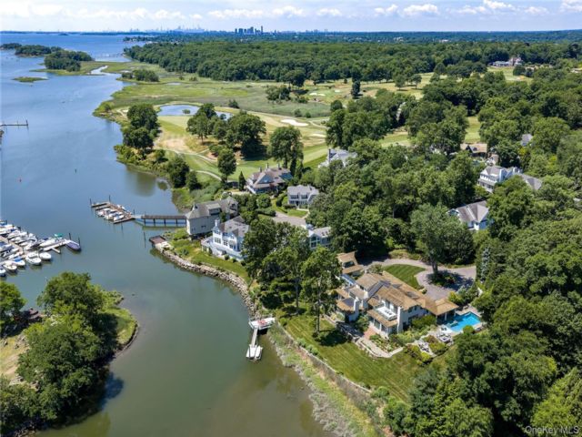  6 BR,  6.00 BTH &nbsp;Colonial style home in Rye