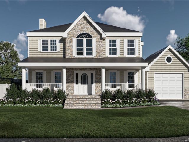  4 BR,  3.00 BTH &nbsp;Colonial style home in East Islip