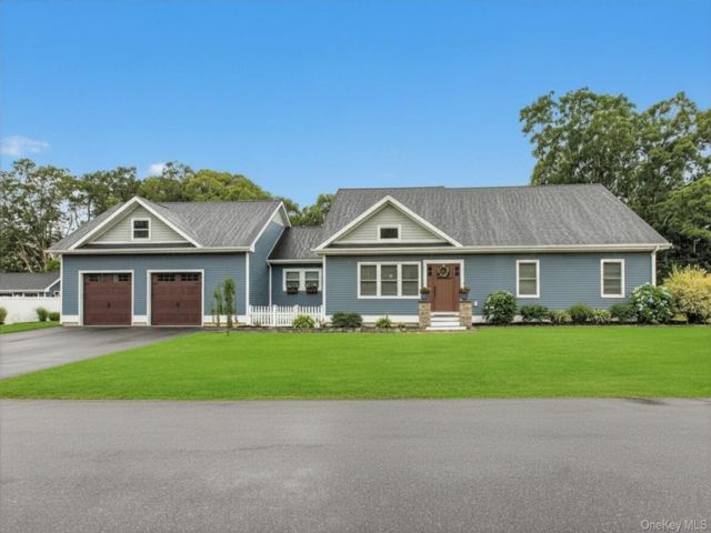  3 BR,  2.00 BTH &nbsp;Ranch style home in Bohemia