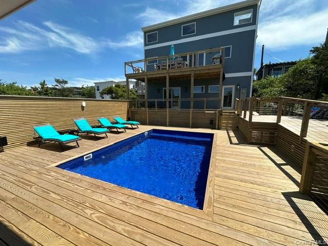  4 BR,  5.00 BTH &nbsp;Contemporary style home in Cherry Grove