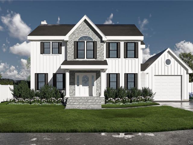  4 BR,  3.00 BTH &nbsp;Colonial style home in East Islip